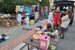 garage-sale_04